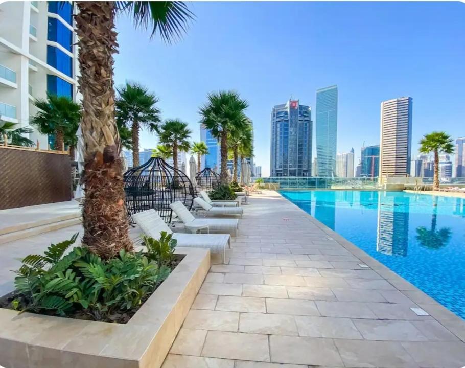 White Sage - Premium Furnished With Large Balcony Apartment Dubai