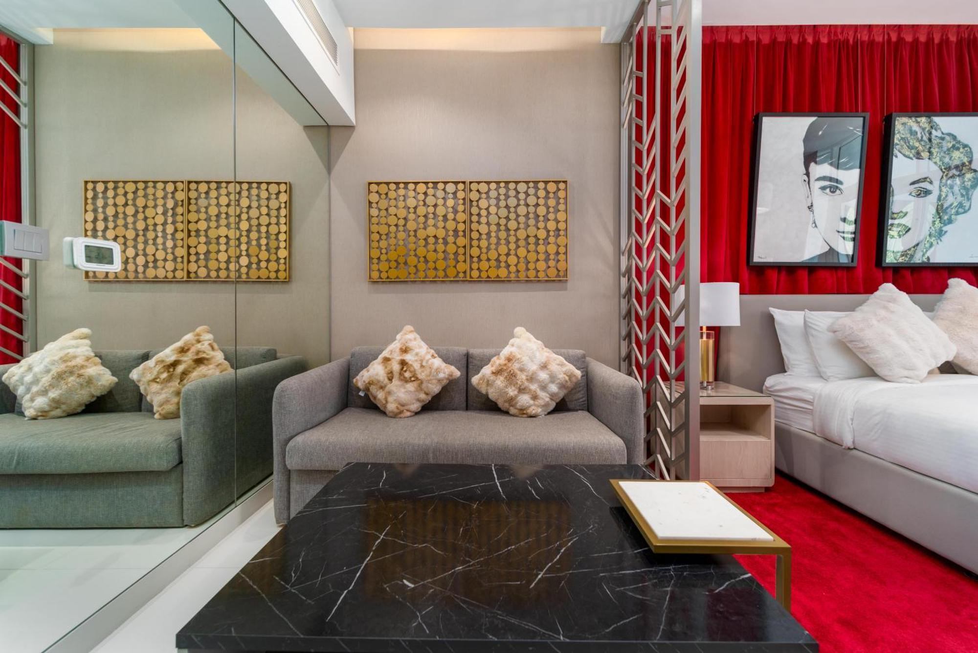 White Sage - Premium Furnished With Large Balcony Apartment *