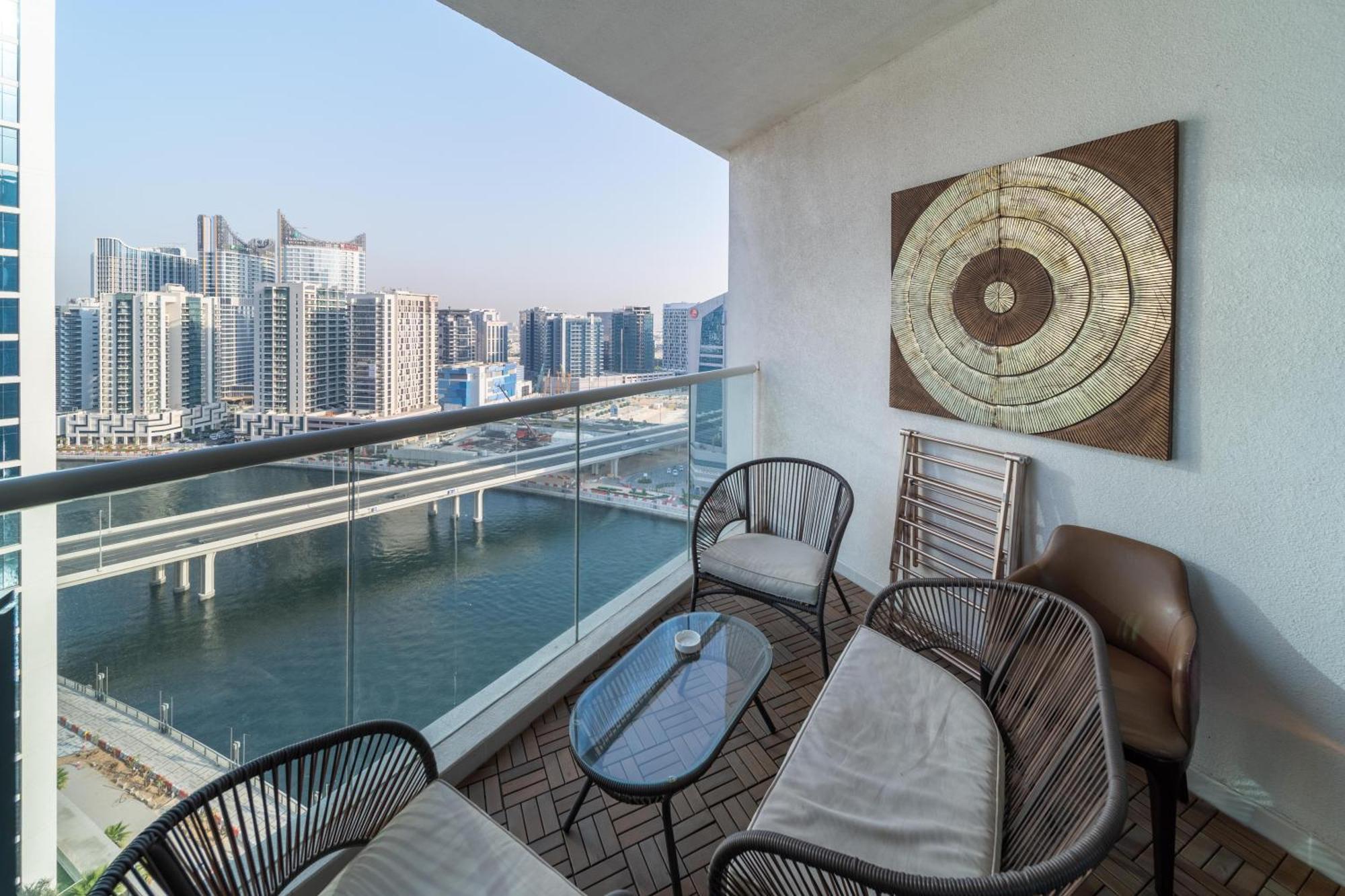 White Sage - Premium Furnished With Large Balcony *